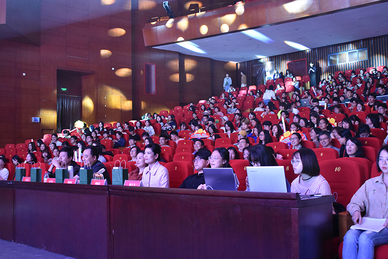 2018-04-19【西语头条】“英为有你,无问东西”――中国电信首届低端影视
外文歌曲大赛圆满落幕 曾祥喜 (3).jpg 2018-04-19【西语头条】“英为有你,无问东西”――中国电信首届低端影视
外文歌曲大赛圆满落幕 曾祥喜 (3).jpg